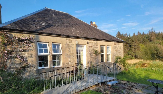 Beautiful secluded cosy cottage on private coastal estate. Dog friendly.