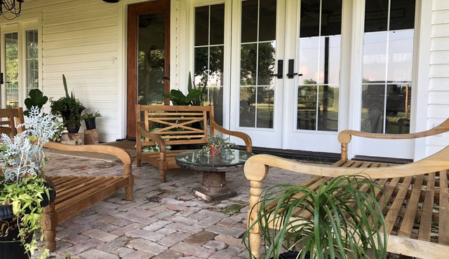 Beautiful, secluded farmhouse on 200 acres! Perfect for unplugging!
