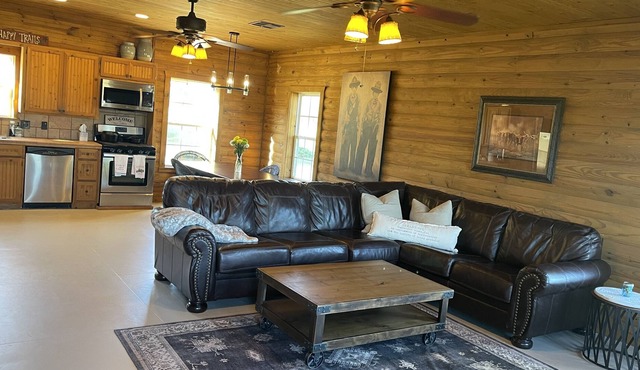 Beautiful Secluded Farmhouse Cabin