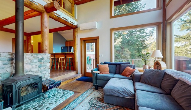 Beautiful, secluded home w/bay views - watch the sunset from your deck