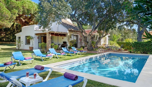 Beautiful secluded house with private pool and garden