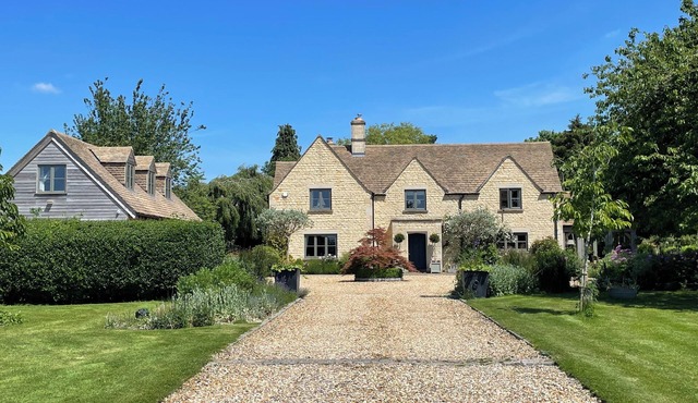 BEAUTIFUL SELF CONTAINED RETREAT IN THE HEART OF THE COTSWOLDS