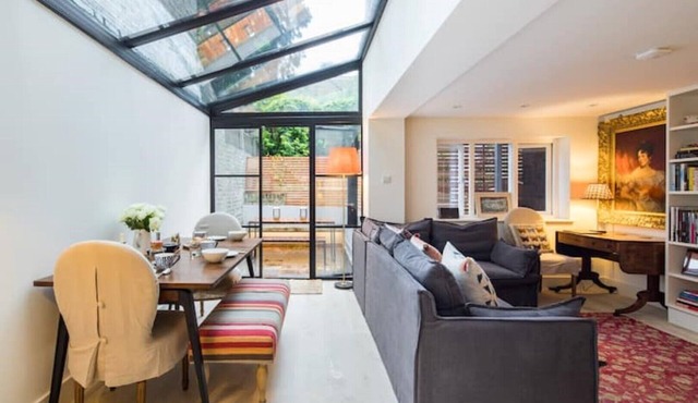 Beautiful Separate Self Contained Garden Apartment