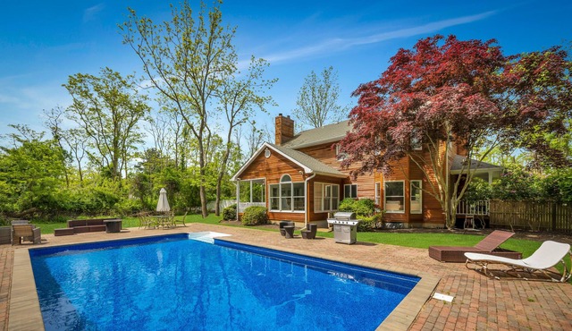 BEAUTIFUL, SERENE 7 miles to WEST-HAMPTON!