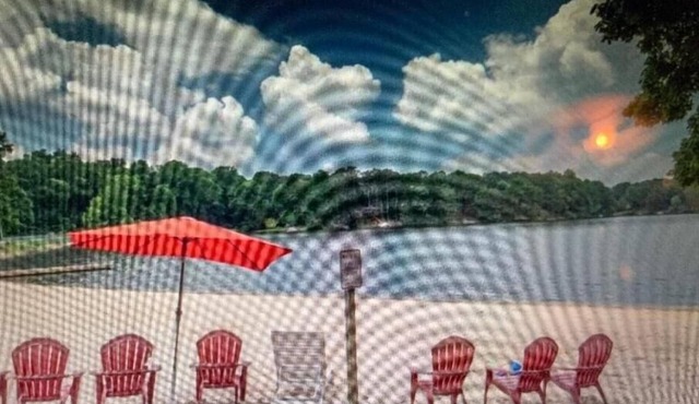 Beautiful Setting in Cardinal Lake,walk to the sandy beach & pool