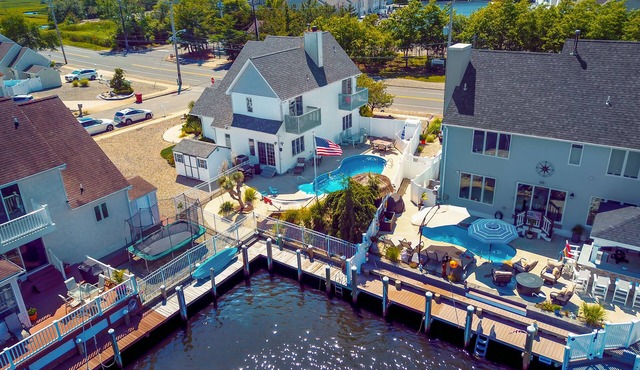 Beautiful Shore House with Heated Saltwater Pool and Bay!
