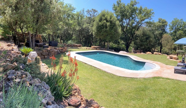 Beautiful single-storey villa, swimming pool and jacuzzi, in a peaceful natural setting