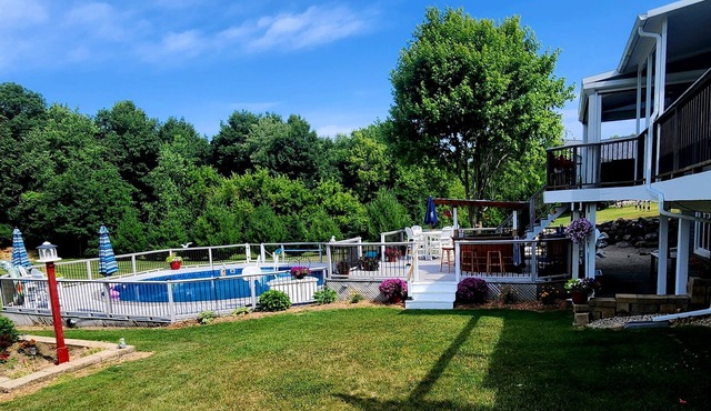 Beautiful SIX bedroom FOUR bath house with heated pool and hot tub!