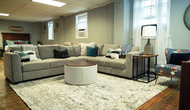 Beautiful sleeps 6 apartment, walking distance to Downtown Pilot Mountain Unit 1