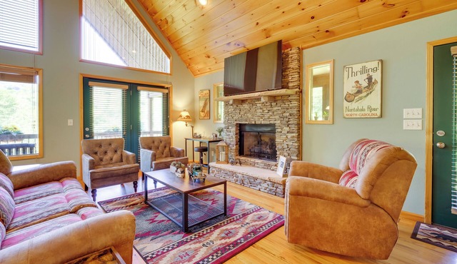 Beautiful Smoky Mountain Chalet with Game Room!