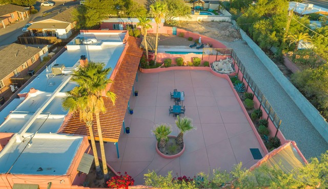 Beautiful, snowbird-friendly getaway with private pool, WiFi & gas grill