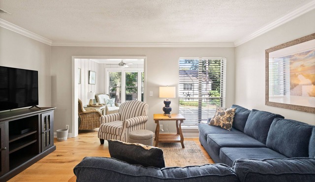 Beautiful South Island, Fully Remodeled, 3 Bedroom Escape with Sunroom