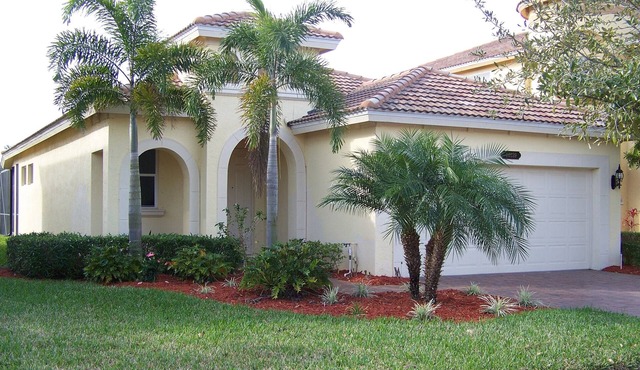 Beautiful South Facing Villa on Lake