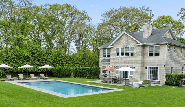Beautiful Southampton Home Minutes from Beaches, Nature Preserve, Golf.