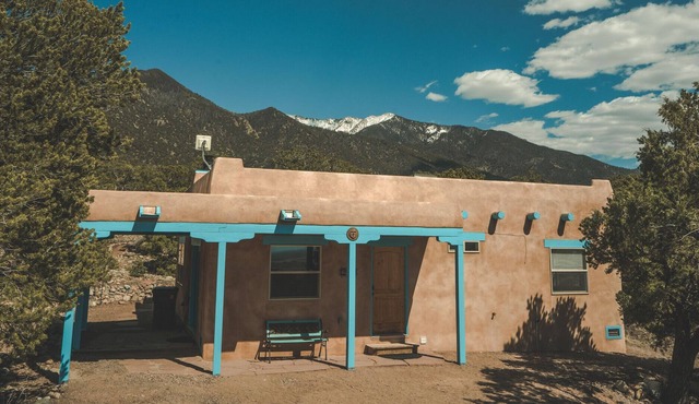 Beautiful southwest house with 2 bedrooms at the foot of the Sangre de Cristos