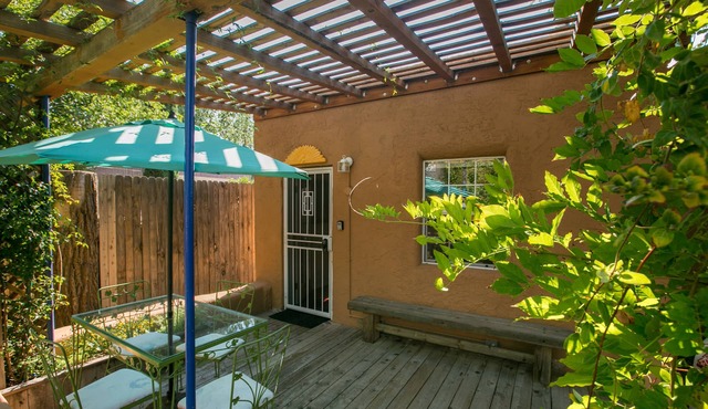 Beautiful southwest casita in walking distance to historic Nob Hill on Route 66.