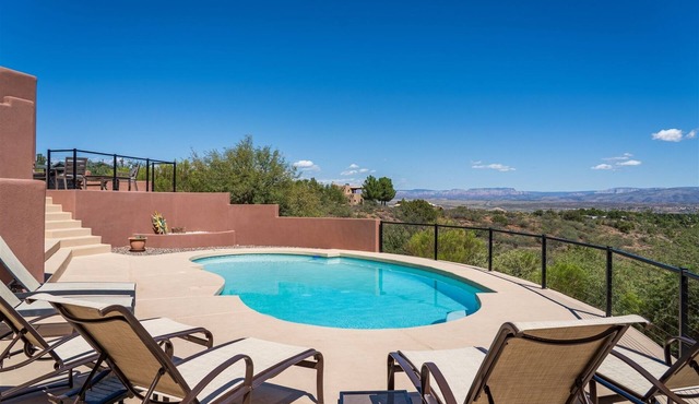 Beautiful Southwest Home! Private Pool & Fire Pit! 5 Bedrooms with Casita! Quail