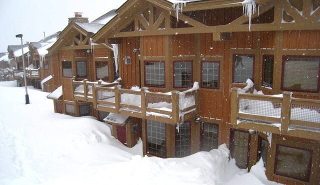 Beautiful Southwind ski in/out townhome w/hot tub in 7 Springs gated community.