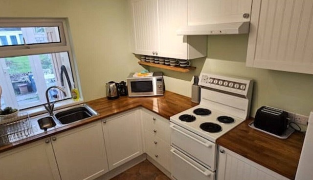 Beautiful Spacious 4 Bed House