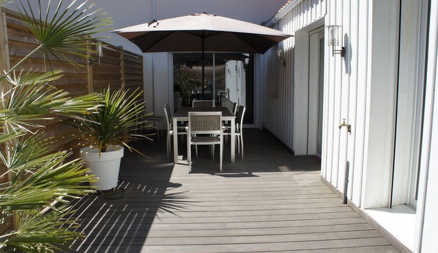 Beautiful spacious apartment with terrace, near Bassin