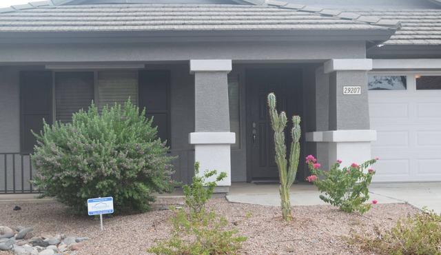 Beautiful Spacious, 3-bedroom home. Covered patio with fire pit. Great rates!