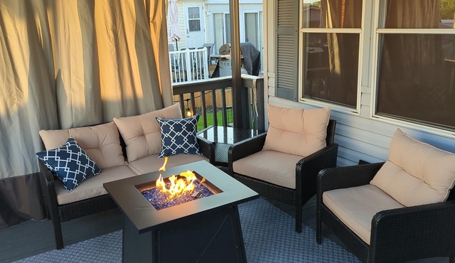 Beautiful, spacious 3 bedroom updated cottage sleeps 8 with A/C