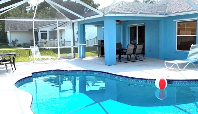 Beautiful Spacious home with large heated Pool - Summer Fun and Winter Escapes