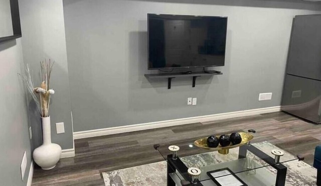 Beautiful & Spacious 1 Bedroom Apartment