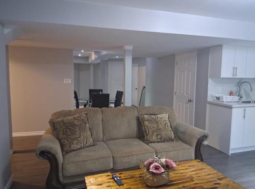 Beautiful&Spacious 2 Bedroom Basement Family Suite