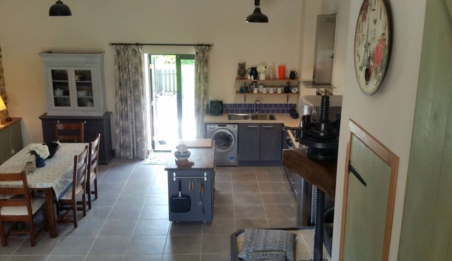Beautiful, spacious, 2 bed renovated breton cider press, 10km from the coast!