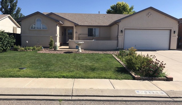 Beautiful Spacious 3 bedroom, 3 bath full furnished Home