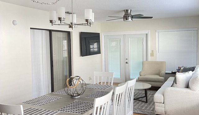 Beautiful Spacious 3 bedroom home near Clearwater Beach, Pet friendly!