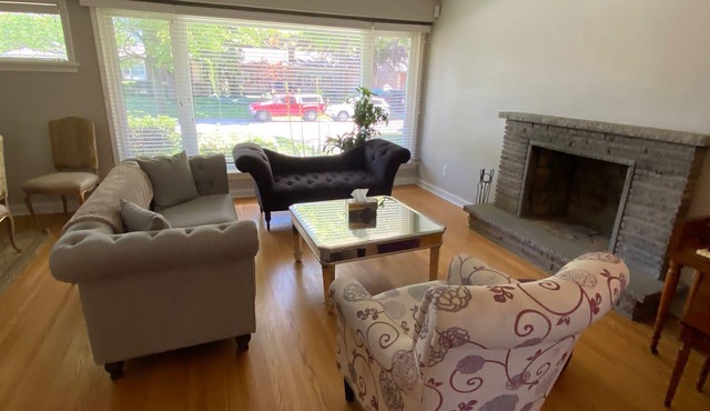 Beautiful spacious 4+1 house excellent location,2 full bathrooms parking area