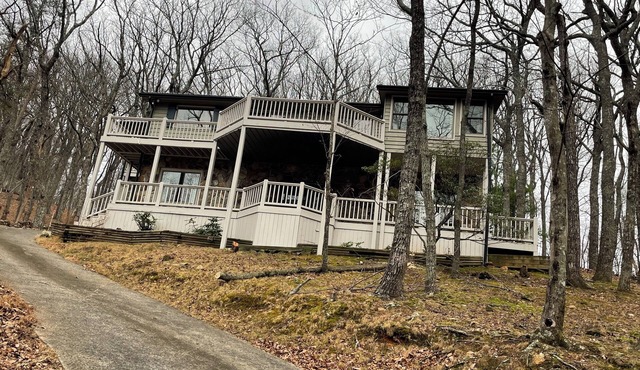 Beautiful Spacious 4/2.5 Mountain Home in Exclusive Gated Golf/Resort Community