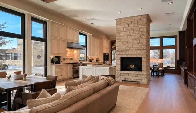 Beautiful Spacious 4 bedroom 4 bathroom family home