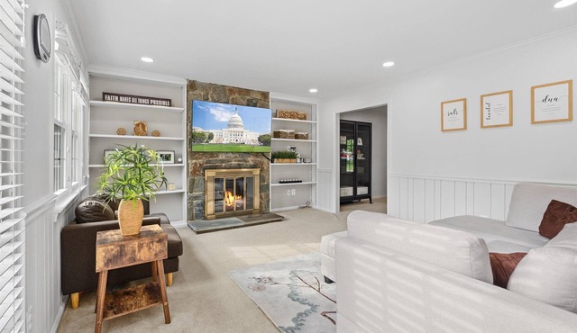 Beautiful | Spacious | 4 Bed/2bath