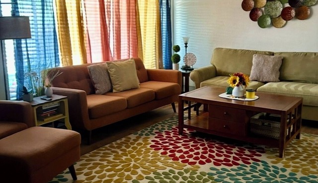 Beautiful, spacious 4-bdrm home off the Las Vegas Strip with views of the strat.