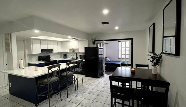 Beautiful spacious 4Bd 2Ba w/ large pool/backyard