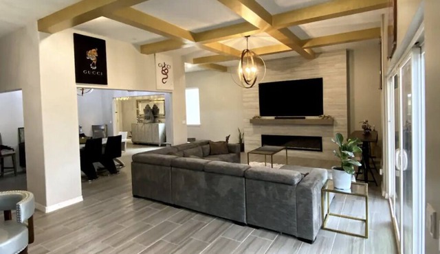 Beautiful spacious 5 bedroom home getaway!