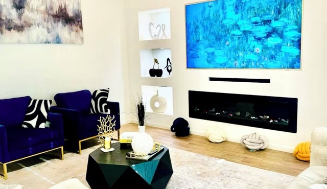 Beautiful, Spacious 5 bedrooms for large group