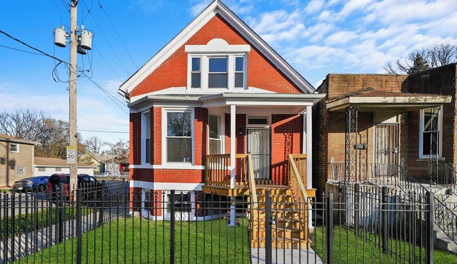 Beautiful spacious 6-Bedroom Home with 2 Baths – Perfect for Large Families