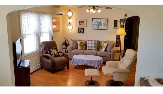 Beautiful, Spacious Apartment Unit near Beach with King Bed and Washer & Dryer