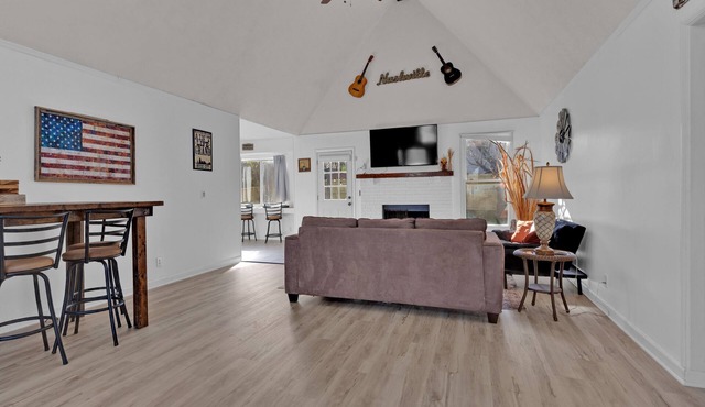 Beautiful, Spacious, and Delightful Abode Ideal for Large Groups!