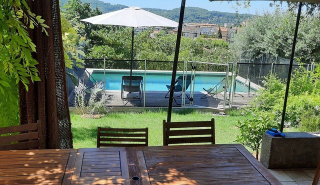 Beautiful spacious and quiet house in the heart of green Provence, open view
