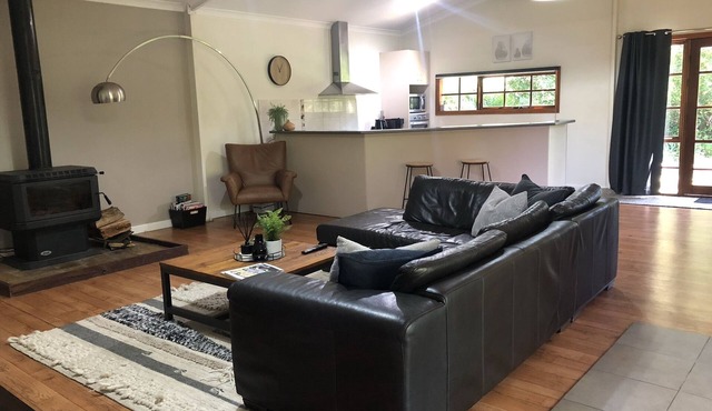 Beautiful Spacious Apartment Set Amongst Botanical Gardens with a Spa