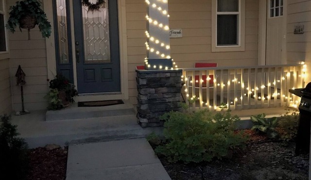 BEAUTIFUL SPACIOUS APARTMENT- 1 Bedroom with Living Room & Kitchen. Sleeps 4.