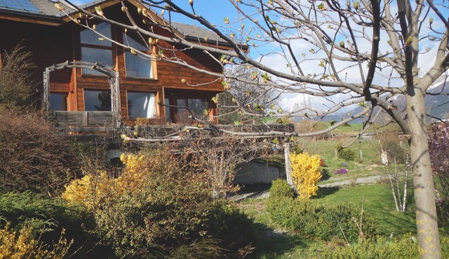Beautiful spacious chalet with rare panoramic view, & Lac de Serre Ponçon