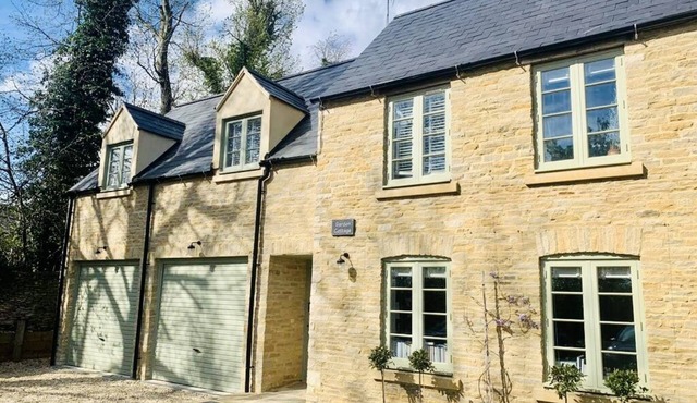 Beautiful, Spacious Cotswold Stone Home Away From Home
