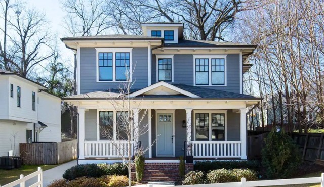 Beautiful Spacious Downtown Home Sleeps Up to 20