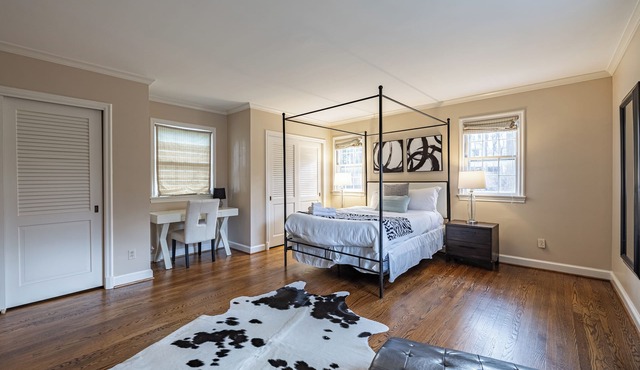 Beautiful Spacious Entire House in Bethesda, Prime Location 7-Bedrooms